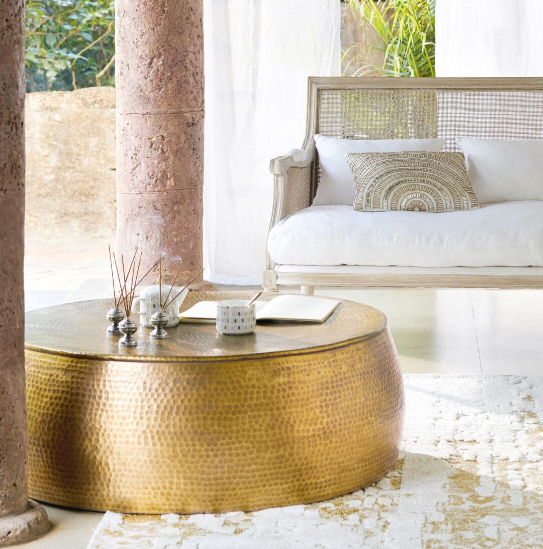 113cd7300185306d147cc6fd83786f3ba7841f12acce0caeebde48a50a774f85 BRASS LOOK HAMMERED COFFEE TABLE