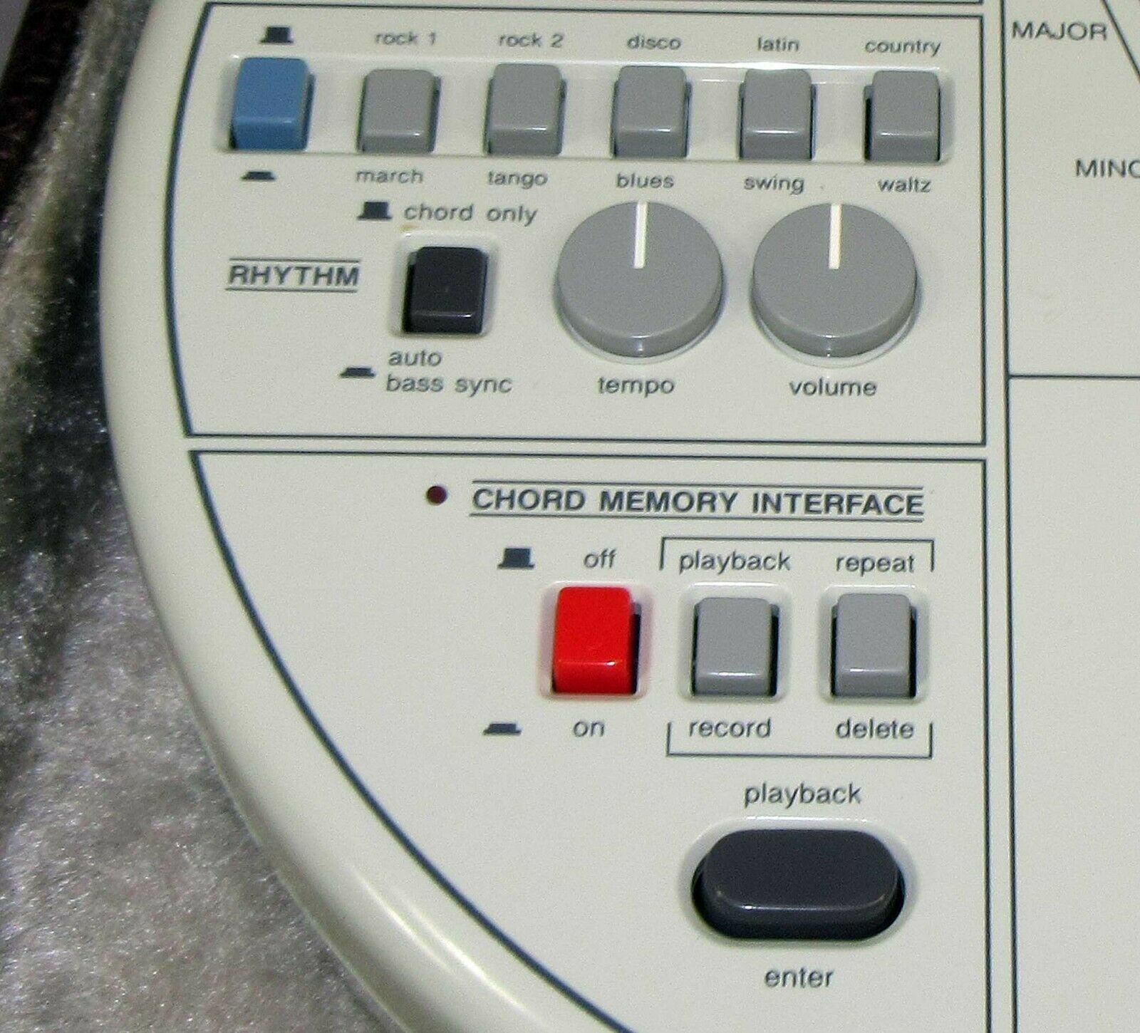 7a3814b744a731d021d3e476988a5e35e9847a3fb55e9873d38cc79a654a9651 Suzuki Omnichord OM-84 System Two w/ Hard Case Power Supply Manual TESTED! WORKS