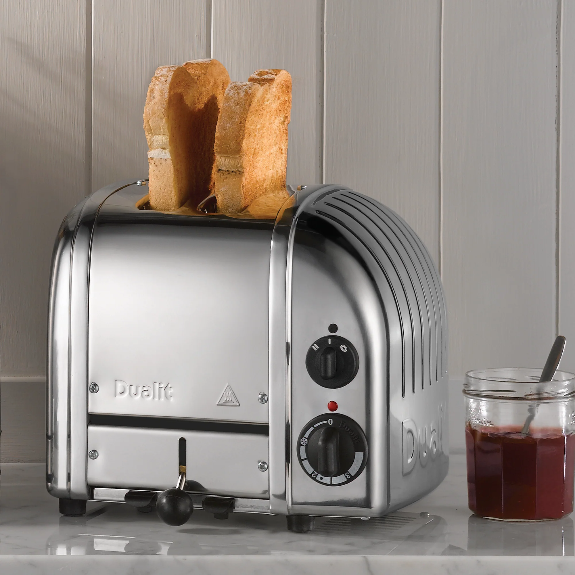 9ef70f90fab5a38e82c9cdbe78214dd32005f35a659aefb531df0cacad96a007 Dualit New Generation Classic 2-Slice Toaster in Stainless Steel(Default Title/ONESIZE)