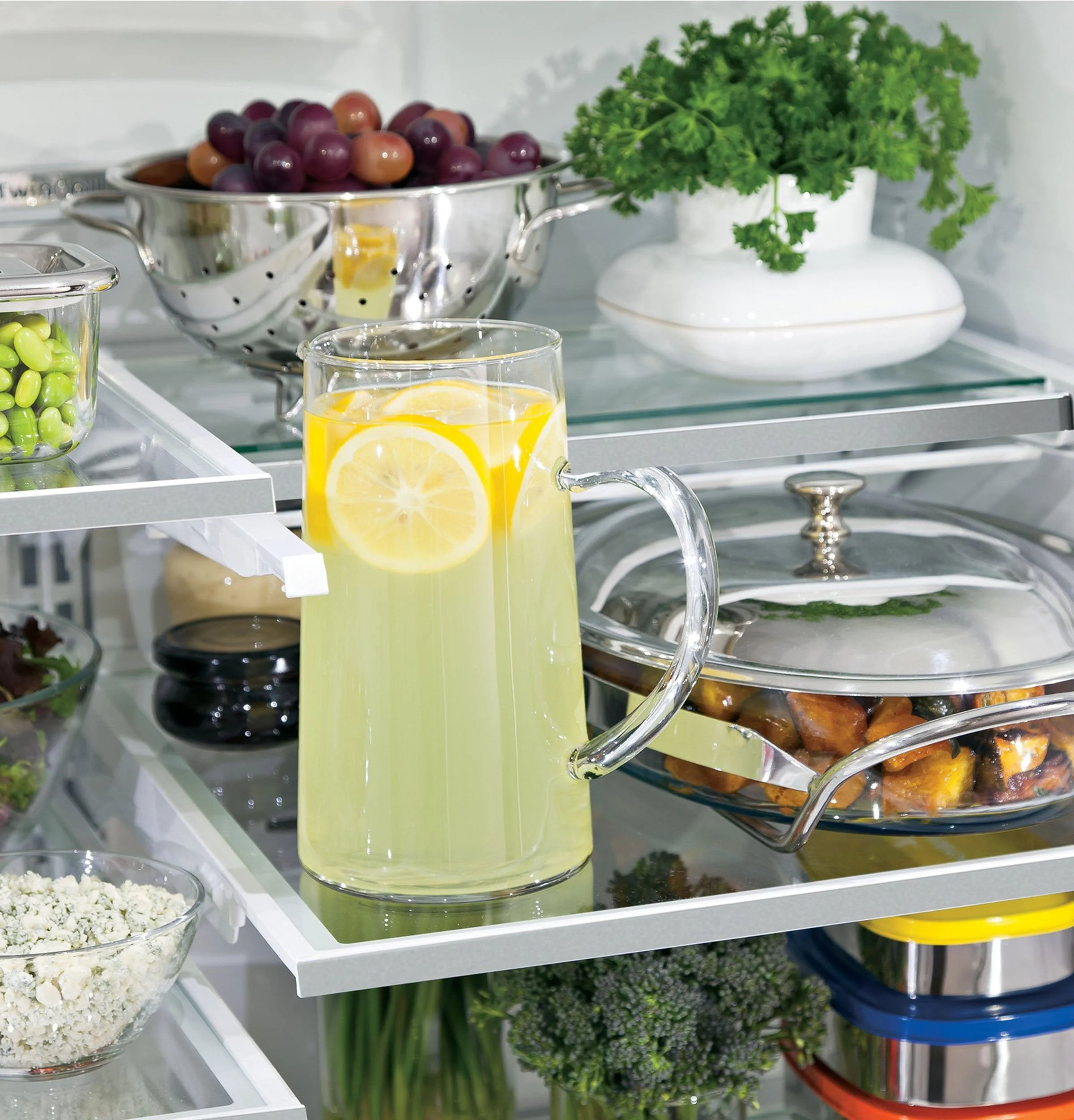 e4b0d3febc53d387786f29caf1dee073b0ccd283d7c7fac3aa75a649d2833adf GE Profile? Series ENERGY STAR? 27.7 Cu. Ft. Fingerprint Resistant French-Door Refrigerator with Hands-Free AutoFill