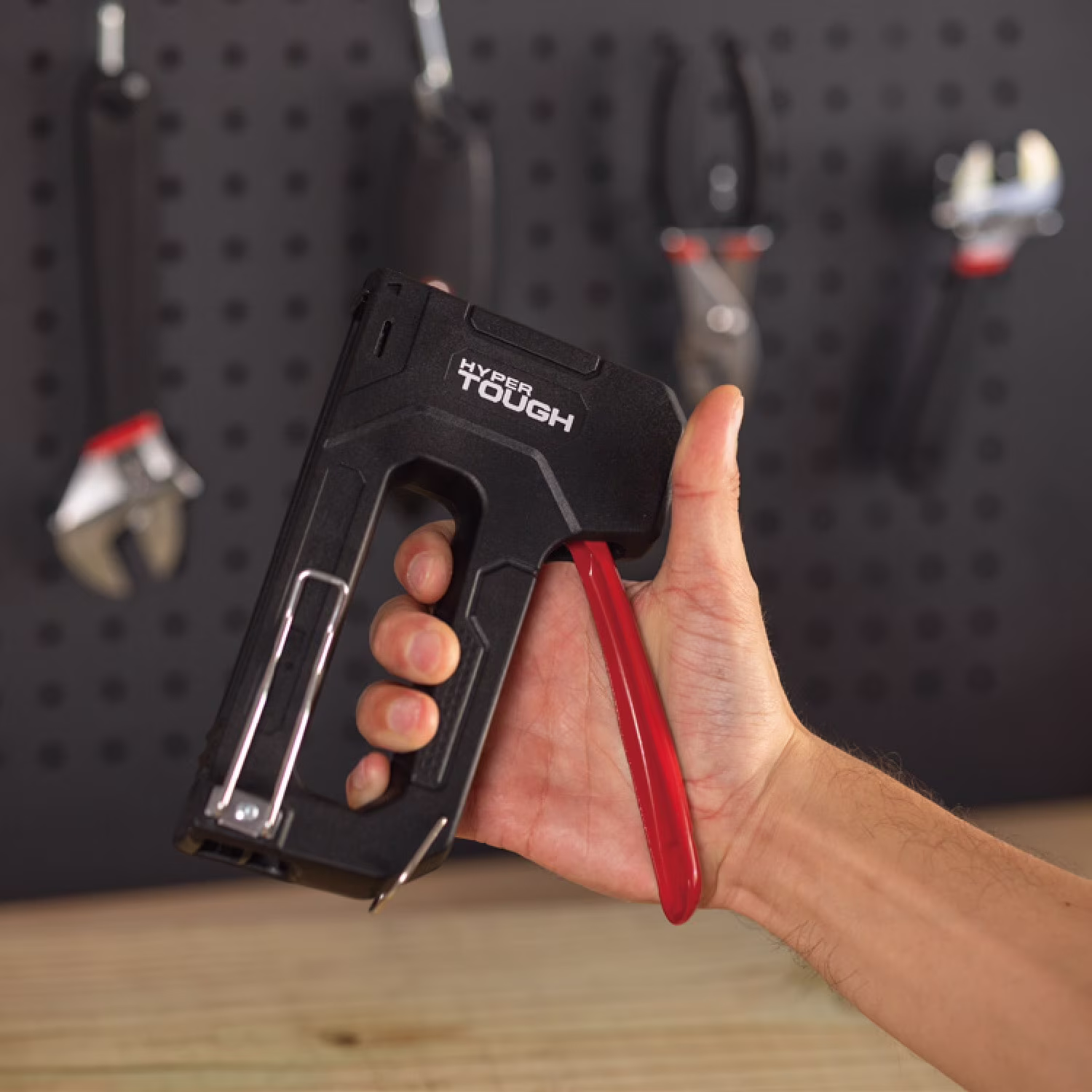 ec757411ec0546f8d3d487f695c8f620350746e35077b65df37f412c1d1641e8 Hyper Tough Staple Gun for Heavy & Light Duty Staples