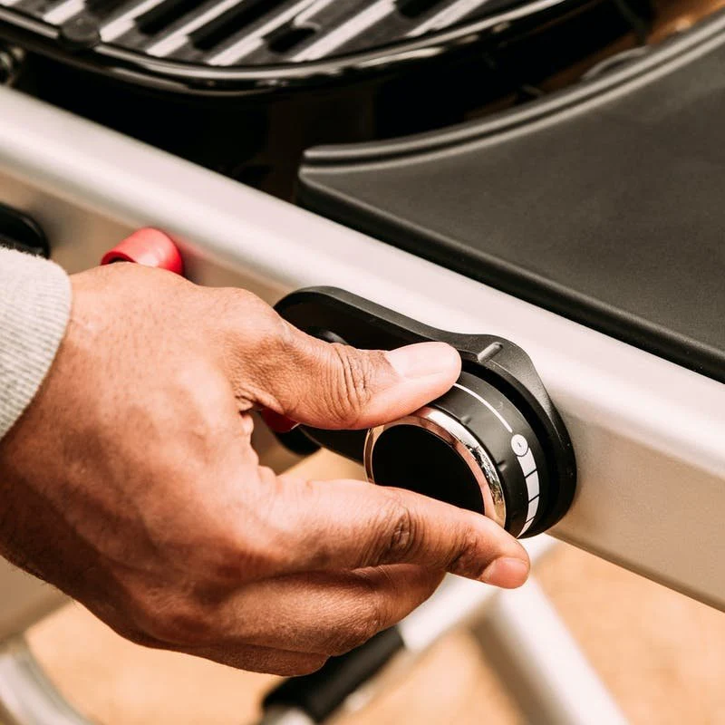 fa5f5f37c7bd020f22c745197d3f5ec8ae23c835e33022d73246afc17c5df295 WEBER TRAVELER PORTABLE GAS GRILL